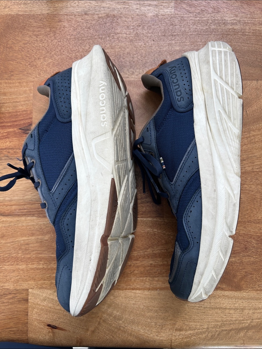 Saucony power run tennis shoes